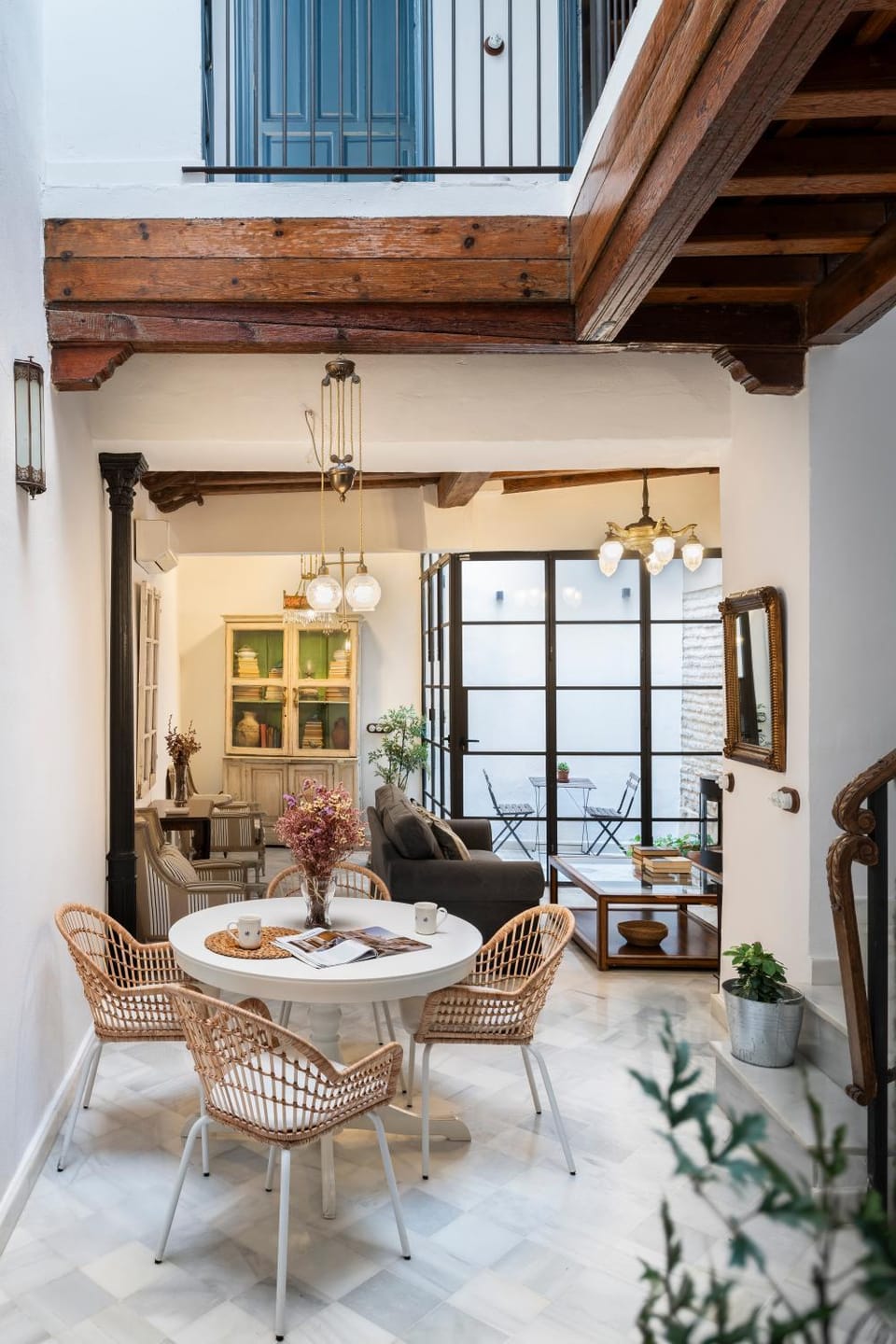 Living room, Photo of the whole room
