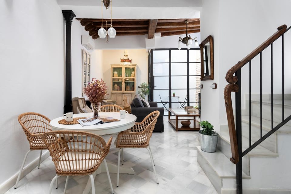 Living room, Photo of the whole room, Dining area