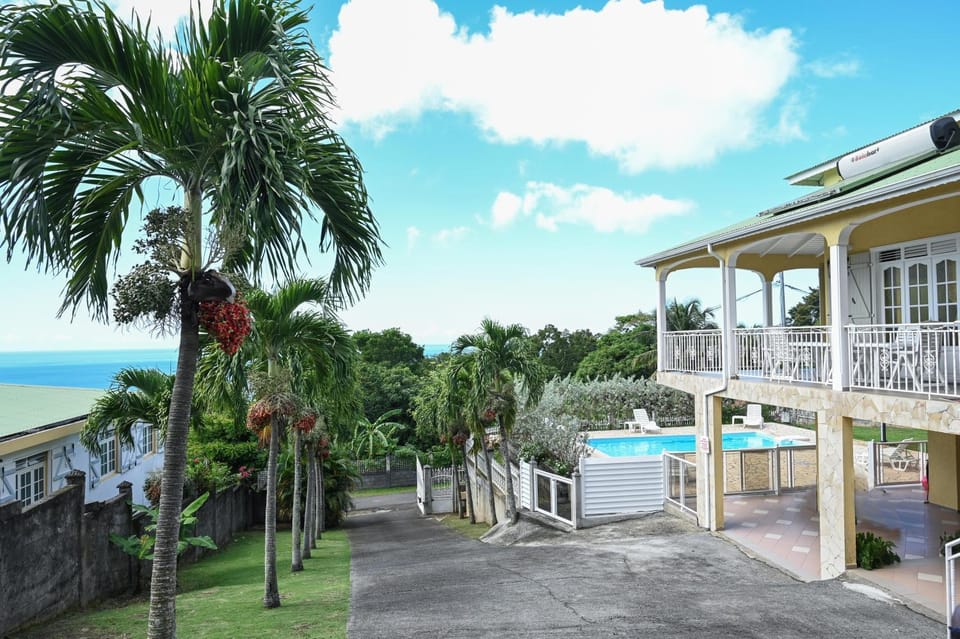 Property building, Natural landscape, Garden, Balcony/Terrace, Garden view, Pool view, Sea view, Swimming pool