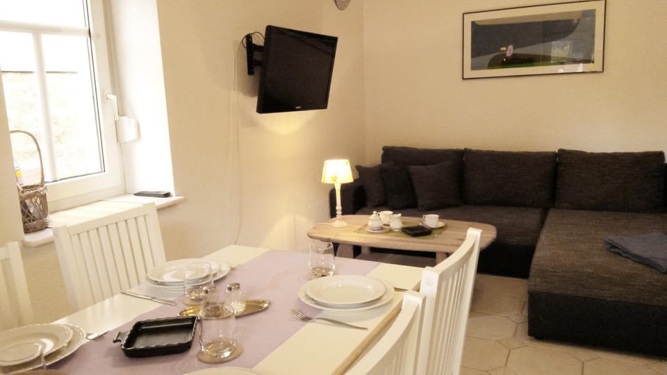 Living room, Dining area