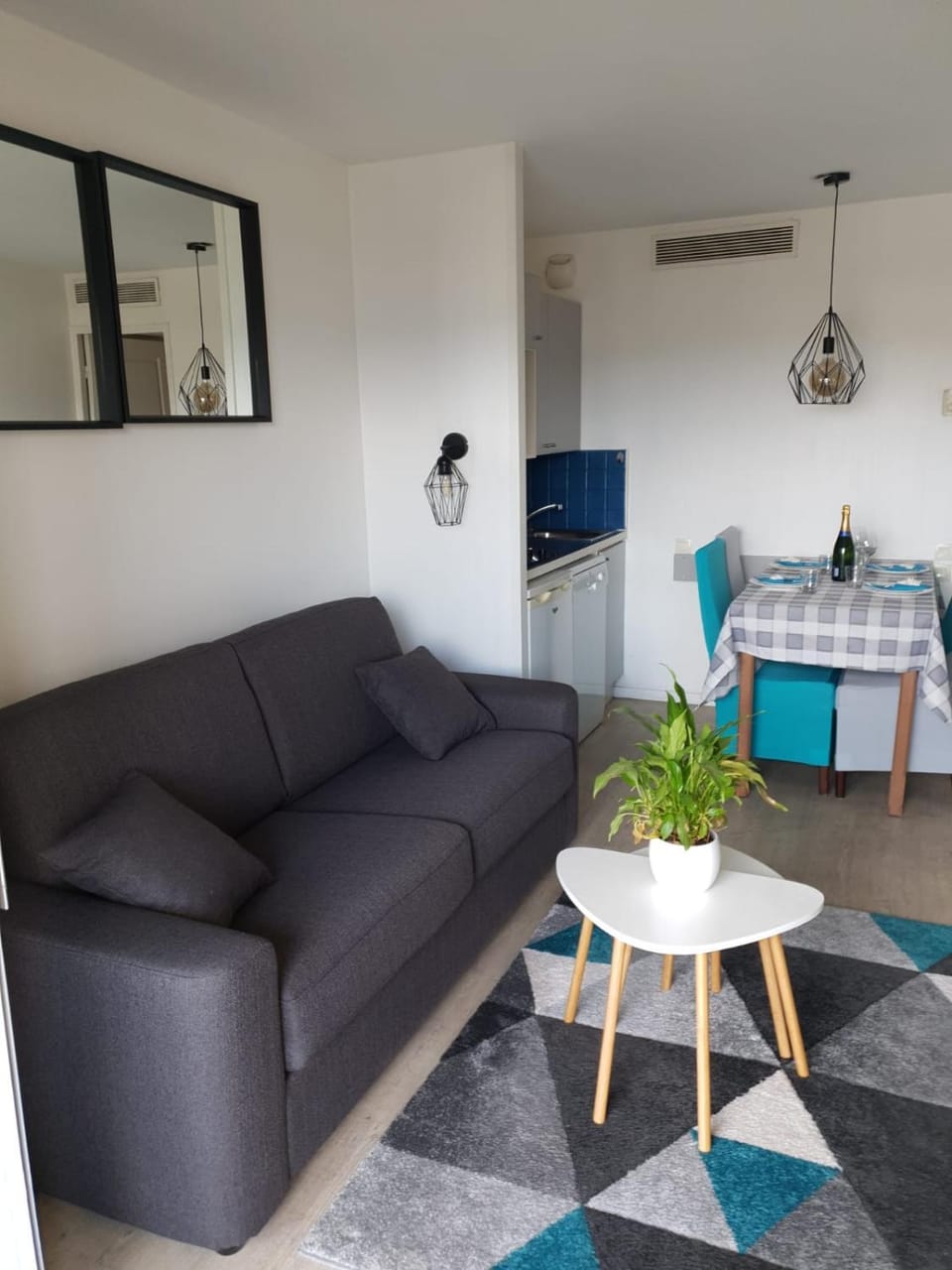 Kitchen or kitchenette, Living room