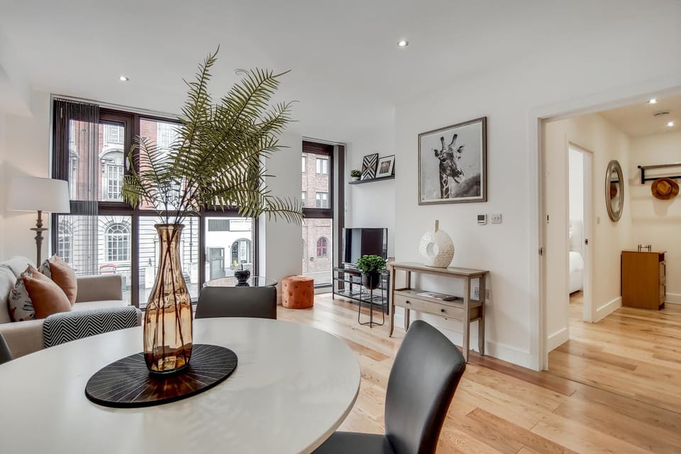 Seating area, Dining area