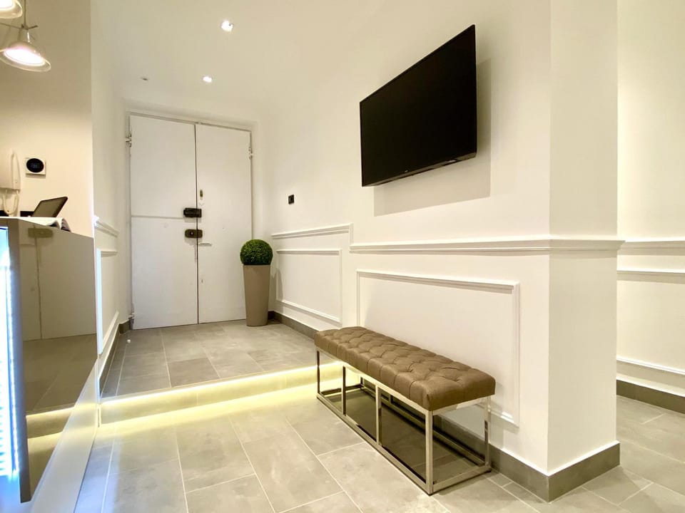 TV and multimedia, Lobby or reception