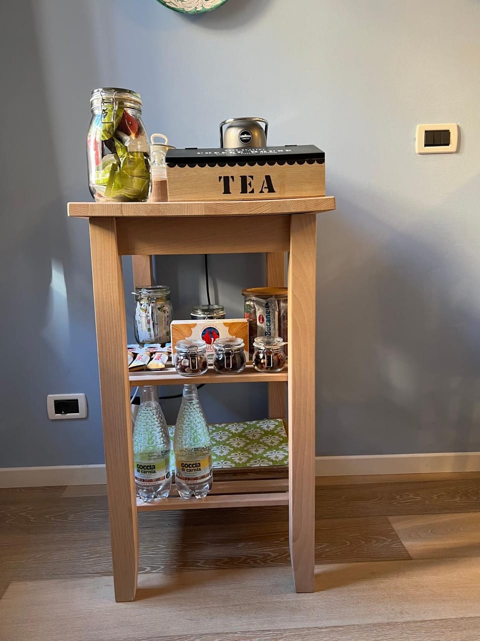 Coffee/tea facilities, Food and drinks, Food, Breakfast, Continental breakfast