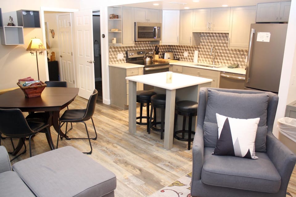 Ski & Racquet #103-C - Access to Indoor Pool, Hot Tubs and Town Shuttle House in Breckenridge