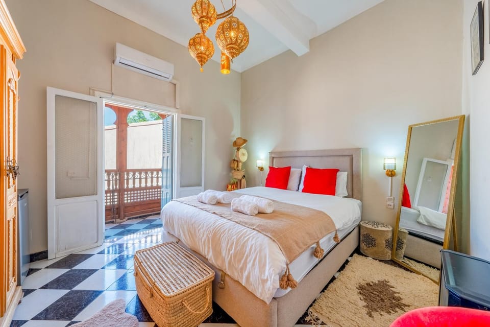 Balcony/Terrace, Decorative detail, Bedroom, minibar, towels, air conditioner
