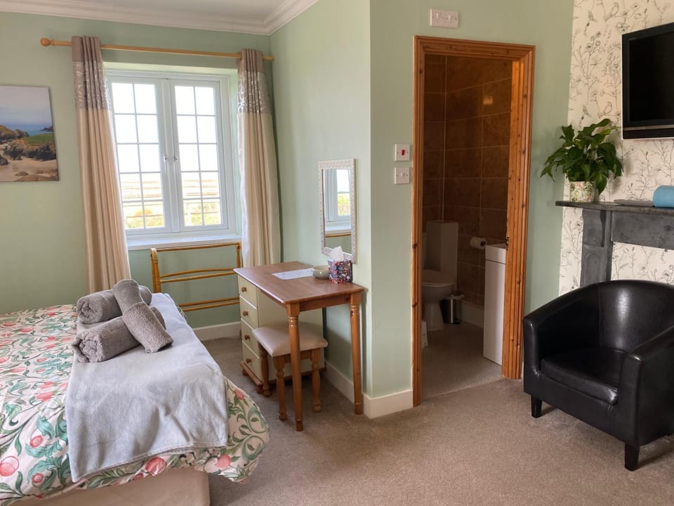 Haelarcher Farmhouse and Helicopter B&B Bed and Breakfast in England