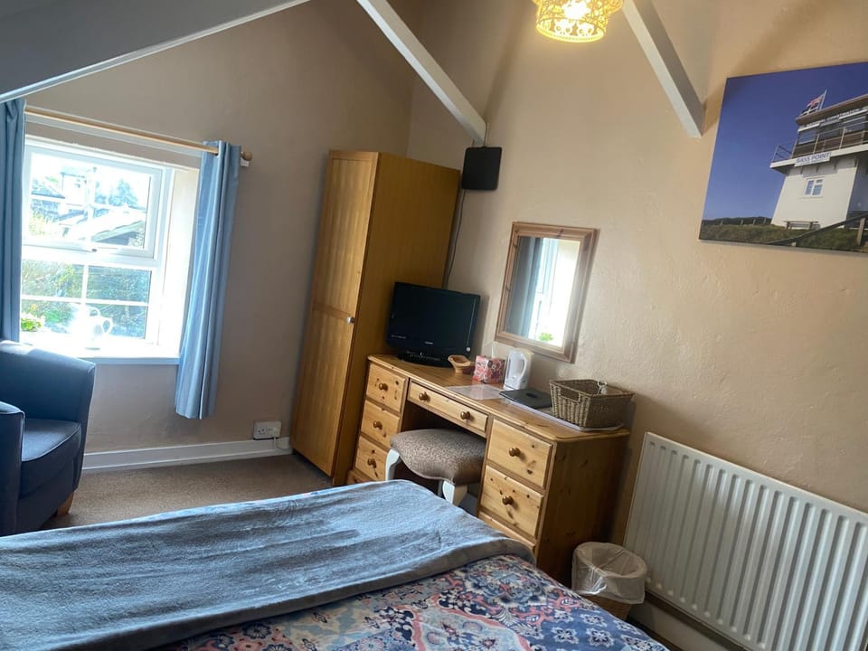 Haelarcher Farmhouse and Helicopter B&B Bed and Breakfast in England