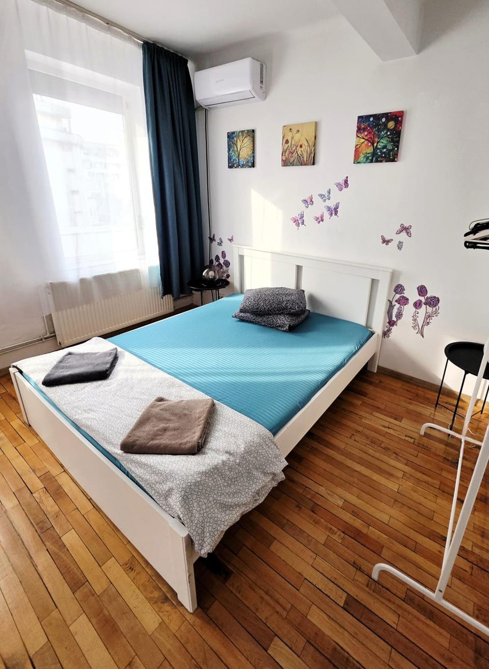 Bedroom, air conditioner