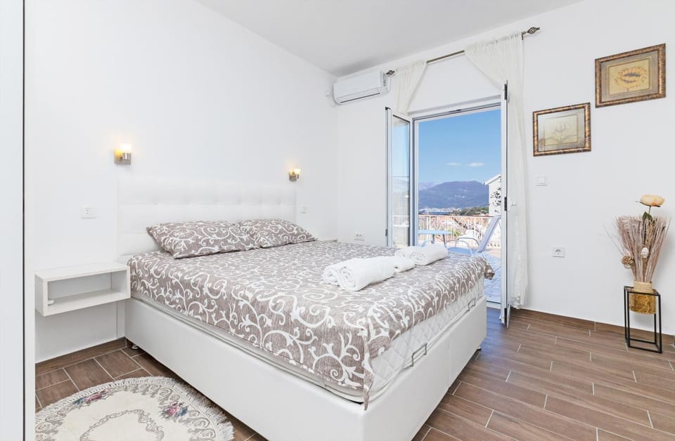 Bed, Photo of the whole room, Bedroom, Sea view