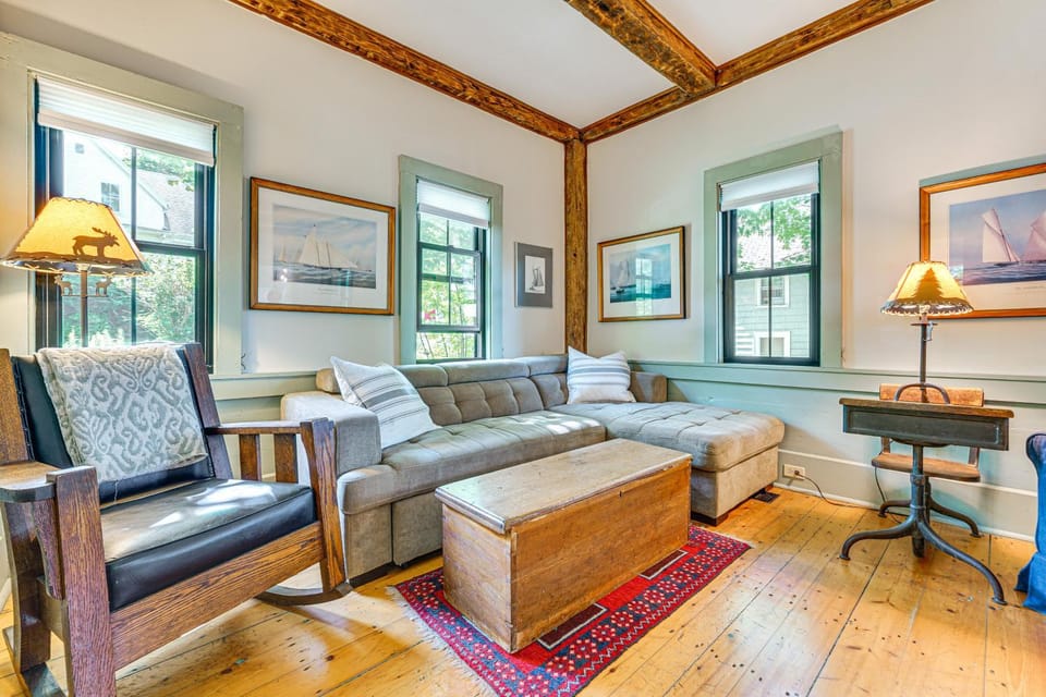 Charming Cottage w/ Patio, Walk to Boothbay Harbor House in Boothbay Harbor