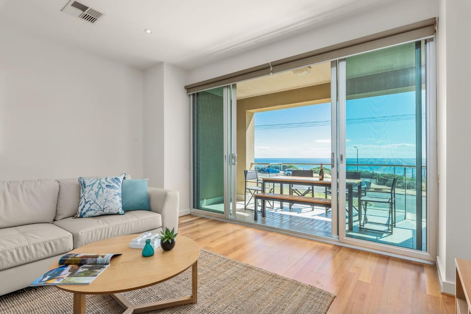 Balcony/Terrace, Living room, Seating area, Sea view