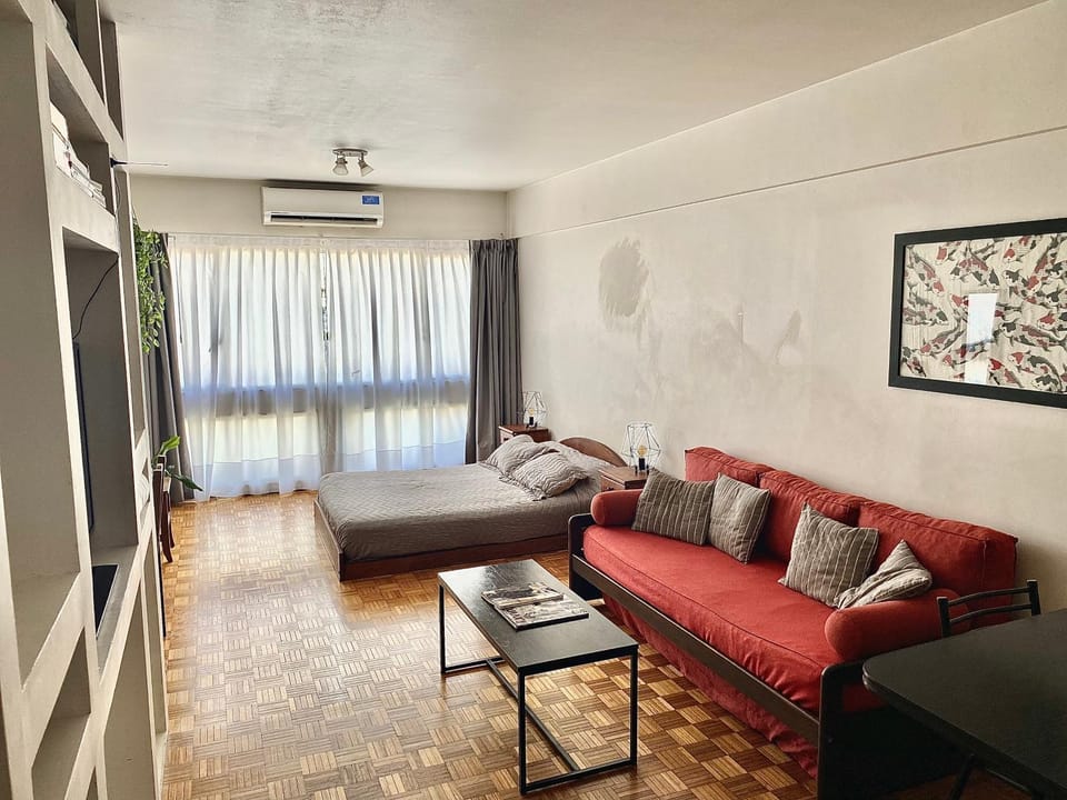 Bed, Living room, Photo of the whole room, Seating area, air conditioner