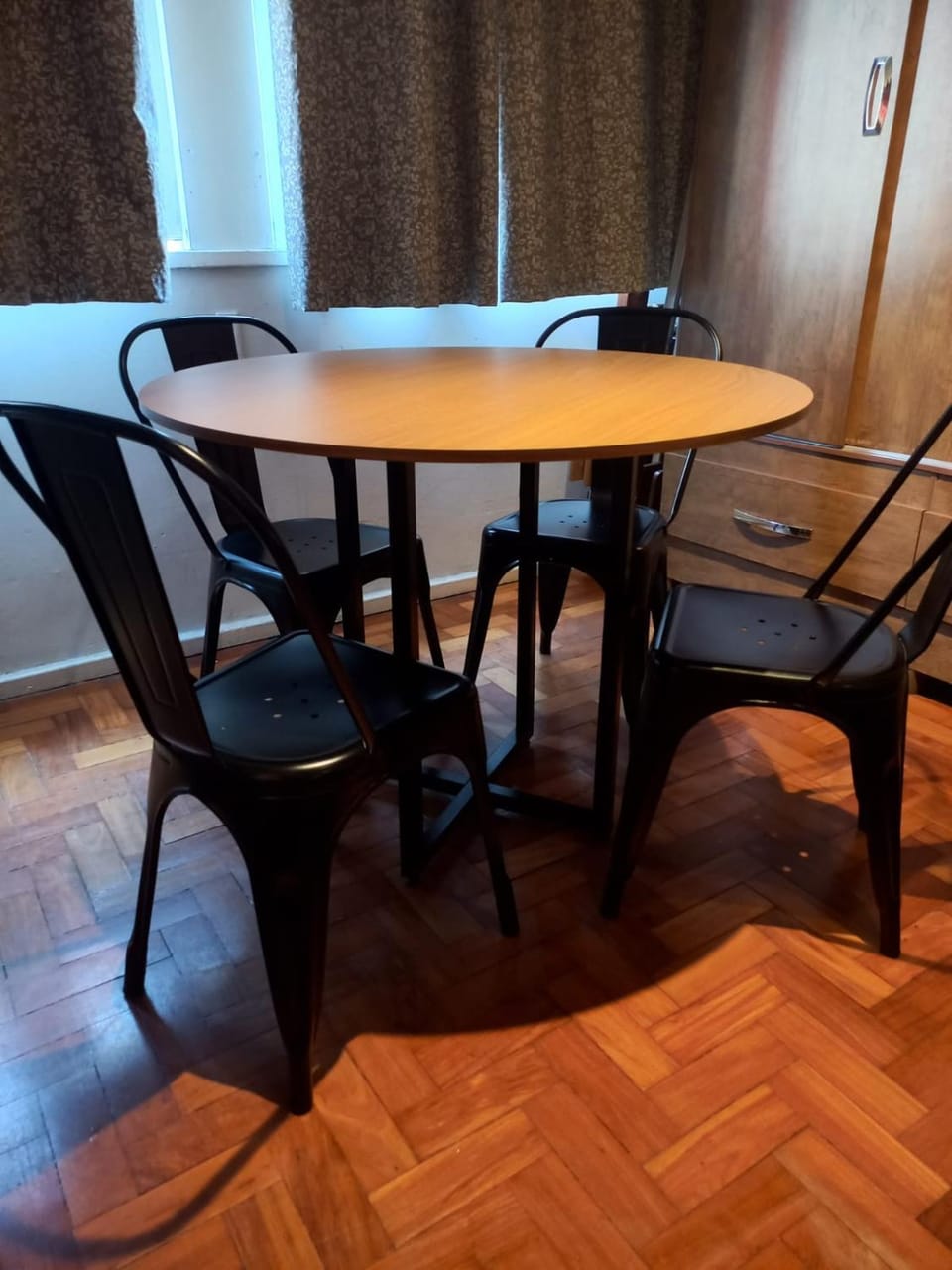 Seating area, Dining area