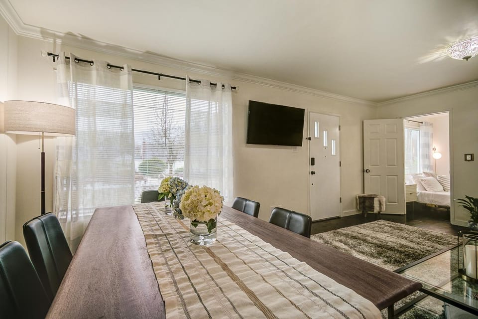 TV and multimedia, Living room, Dining area