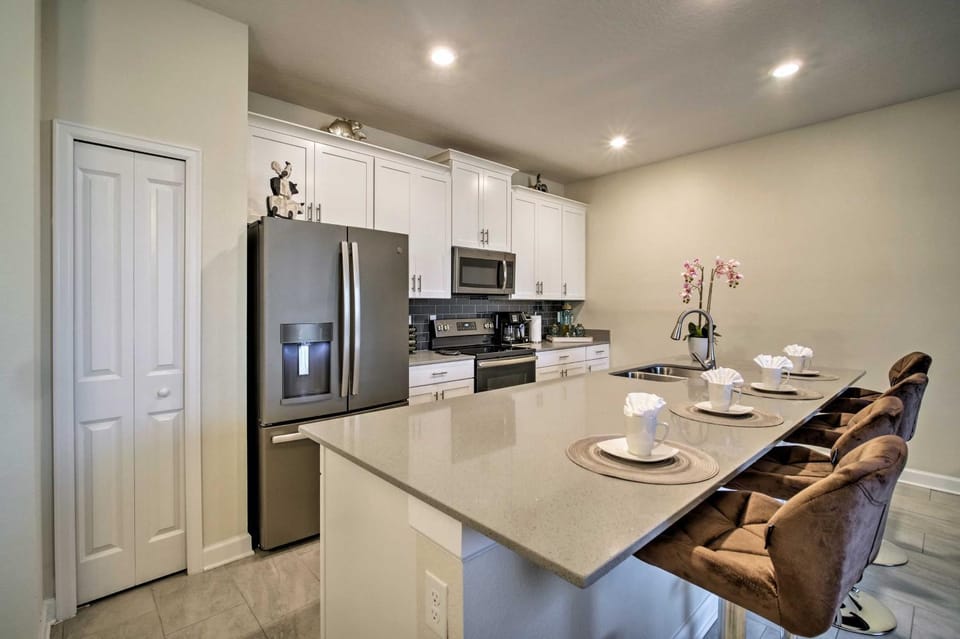 Disney-Area Townhome w/ Lanai & Resort Amenities! House in Four Corners