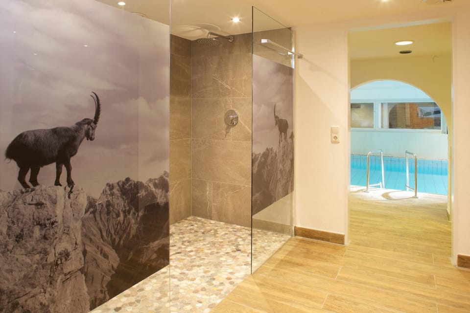 Shower, Swimming pool