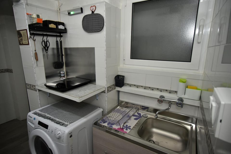 Kitchen or kitchenette, washing machine