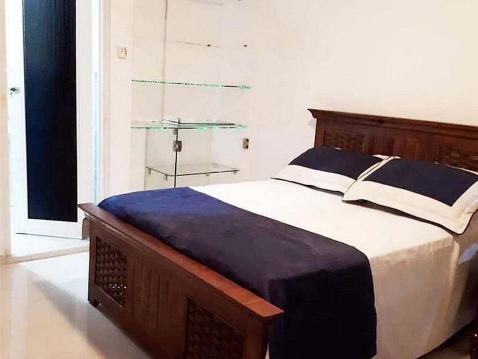 Cozy Private Room in El Malecn, Santo Domingo Bed and Breakfast in Santo Domingo