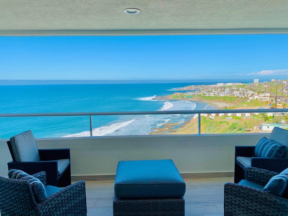 MODERN SPACIOUS BEACH FRONT CENTRAL CONDO w POOLS STEPS TO BEACH Apartment in State of Baja California