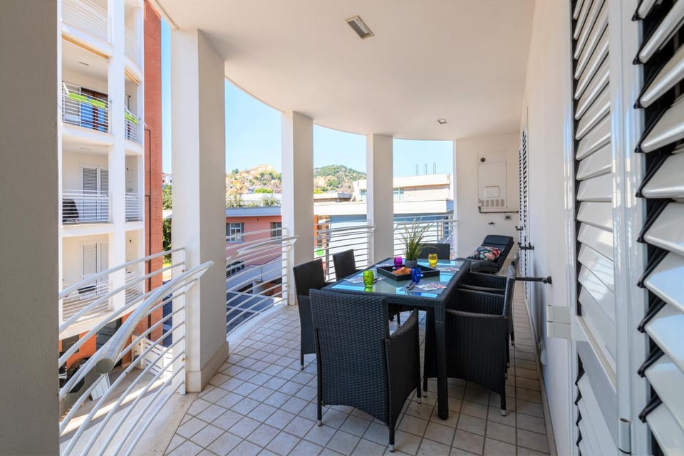 Casa Alice con ampio balcone e posto auto Apartment in Grottammare