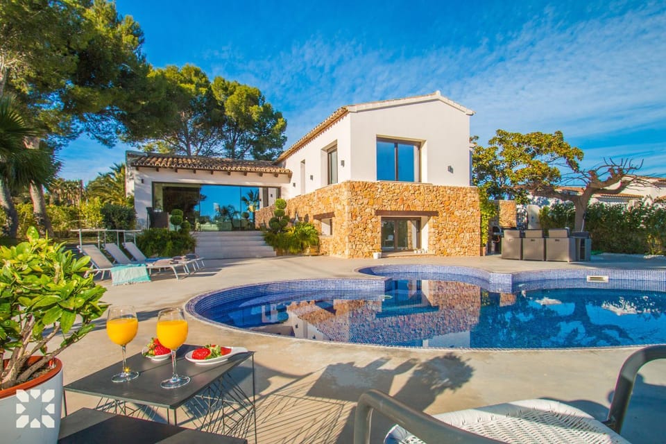 Property building, Patio, Day, Natural landscape, Pool view, Swimming pool, sunbed