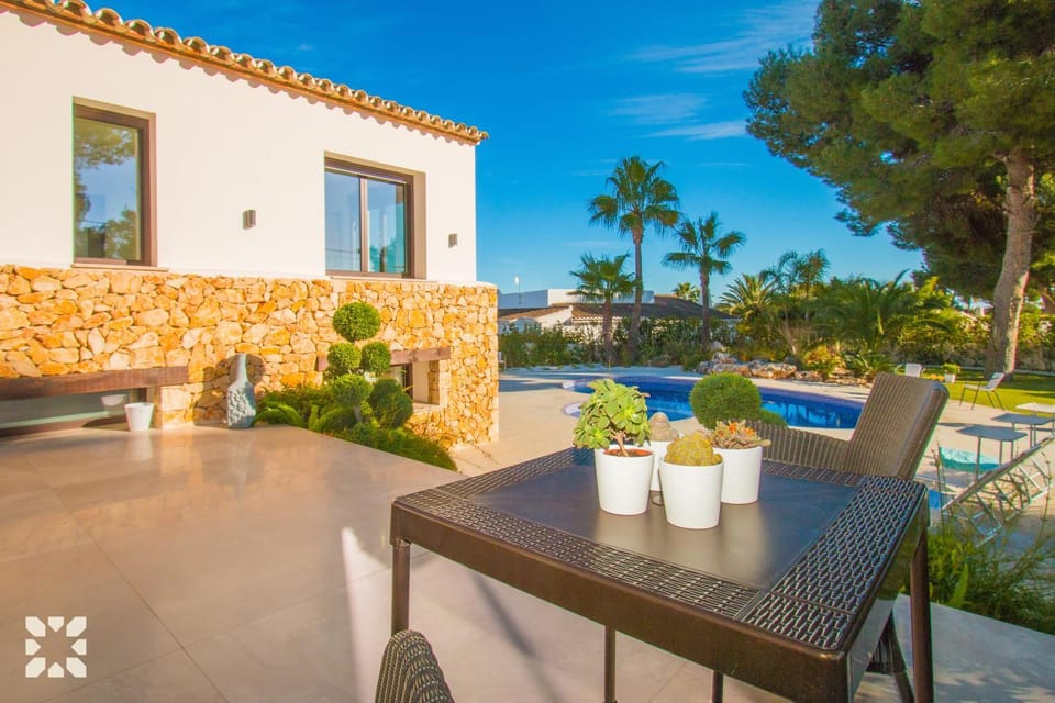 Property building, Patio, Day, Natural landscape, Garden, View (from property/room), Balcony/Terrace, Garden view, Pool view, Swimming pool, sunbed