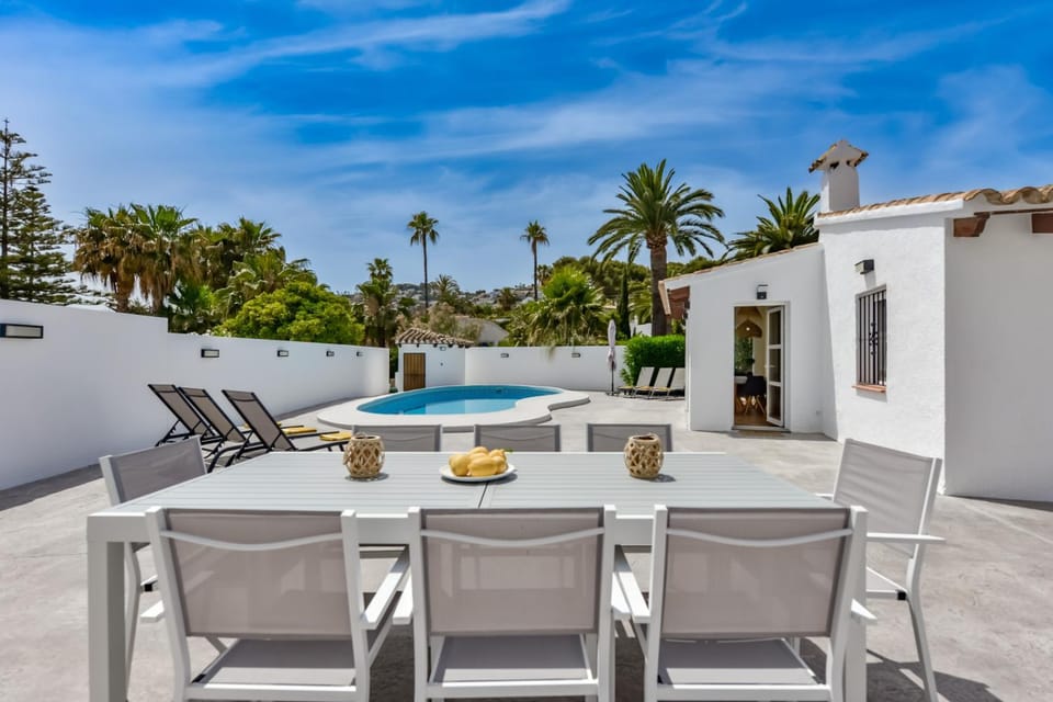 Balcony/Terrace, Swimming pool, sunbed