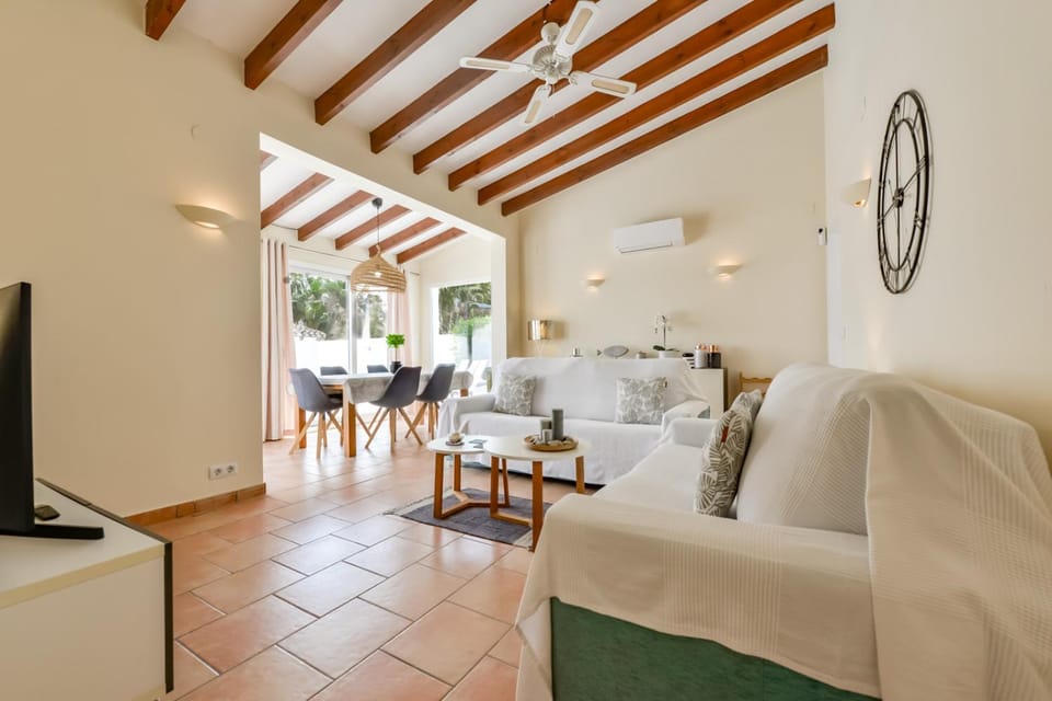 TV and multimedia, Living room, Dining area, air conditioner