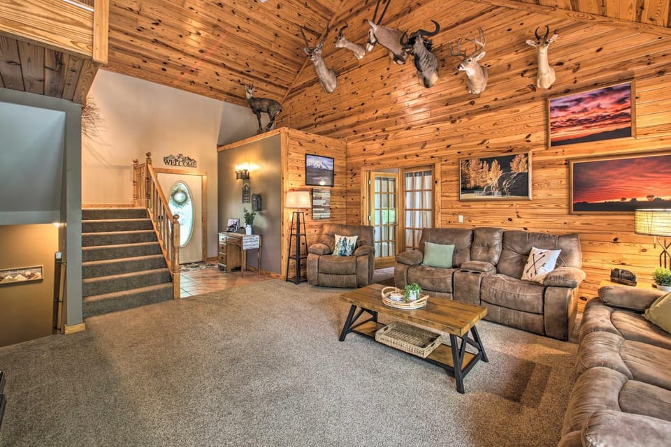 Kayaks and Boat Dock Lakeside Hot Springs Retreat House in Garland County