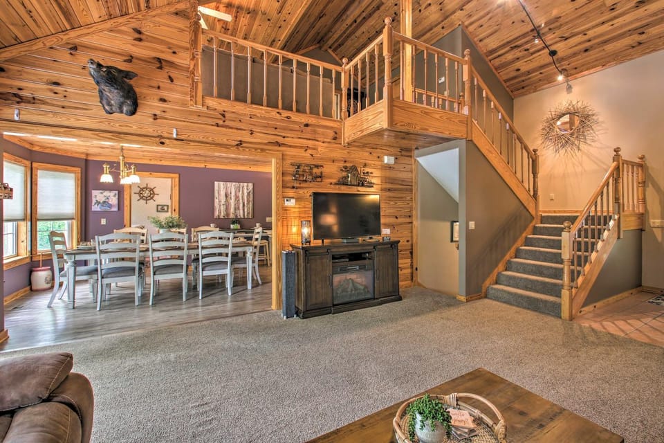 Kayaks and Boat Dock Lakeside Hot Springs Retreat House in Garland County