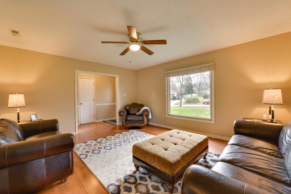 Cozy Home w/ Fenced Yard < 1 Mi Downtown Matthews! House in Matthews