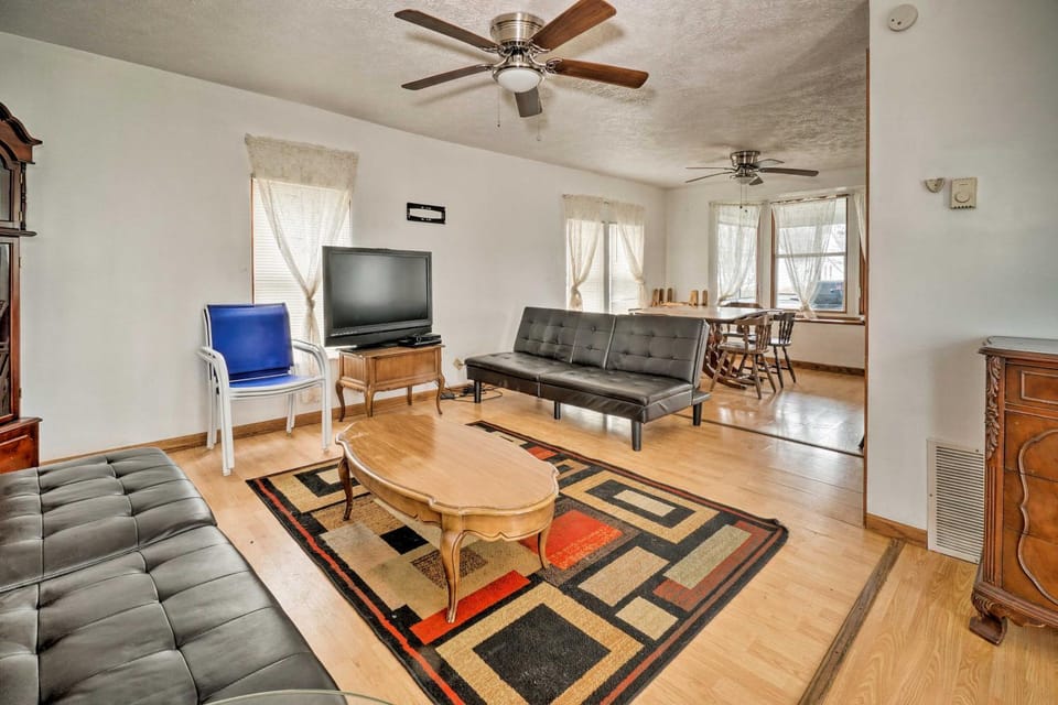Waterfront Lake Erie Vacation Rental on the Strip! House in Geneva-on-the-Lake