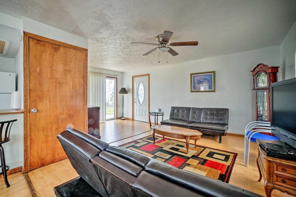 Waterfront Lake Erie Vacation Rental on the Strip! House in Geneva-on-the-Lake