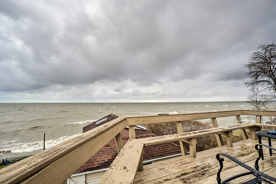 Waterfront Lake Erie Vacation Rental on the Strip! House in Geneva-on-the-Lake