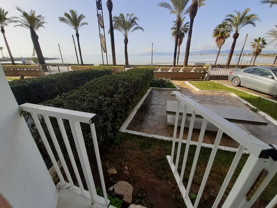 Property building, Balcony/Terrace, Sea view