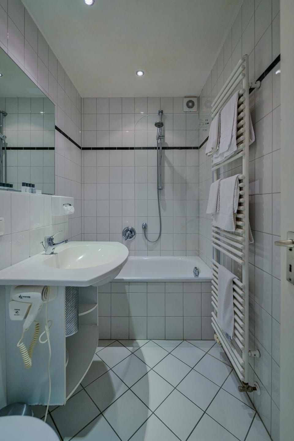 Shower, Bathroom, Bath, towels