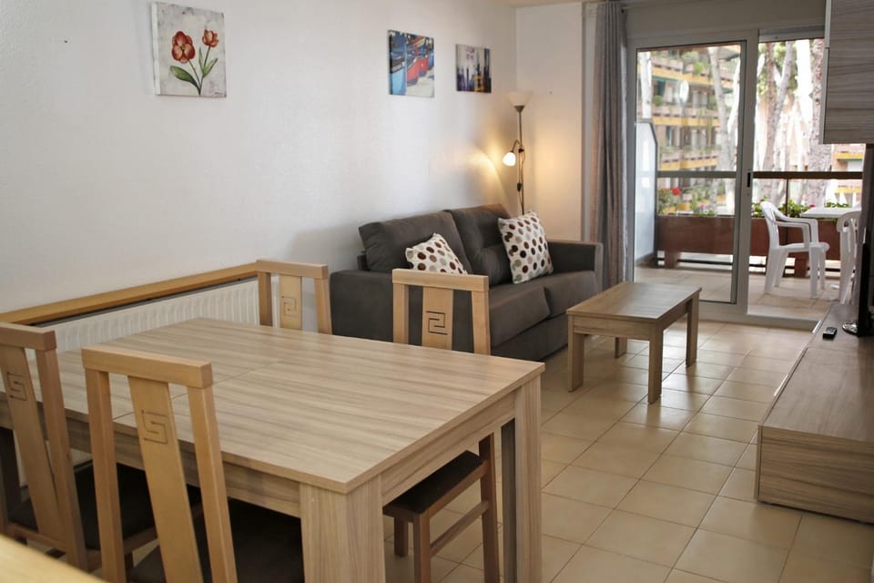 AT125 Els Pins, comunidad con piscina en 1ra línea de la playa Apartment in Torredembarra
