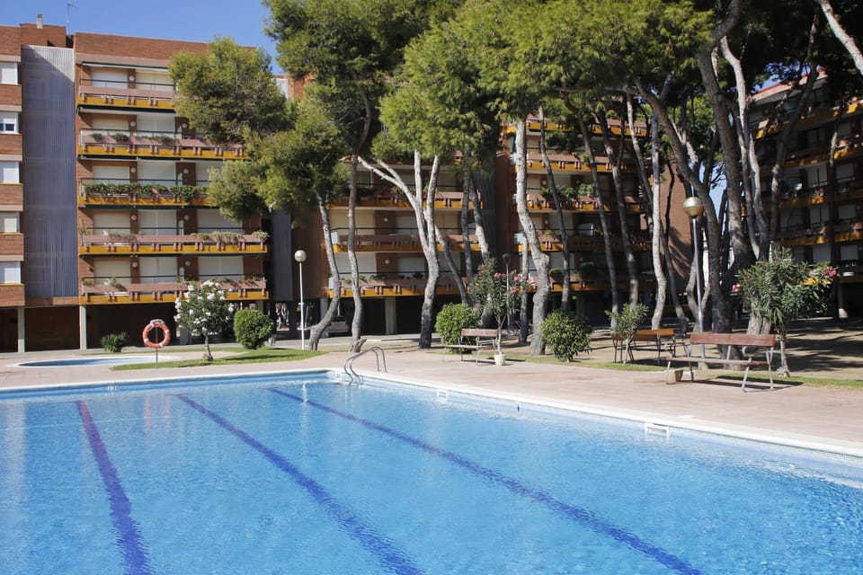 AT125 Els Pins, comunidad con piscina en 1ra línea de la playa Apartment in Torredembarra