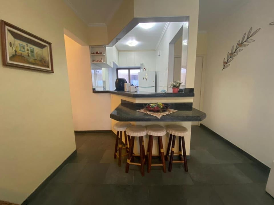 Confortável Apto.Com Piscina para 8 pessoas-Ubatuba-Enseada Apartment in State of São Paulo