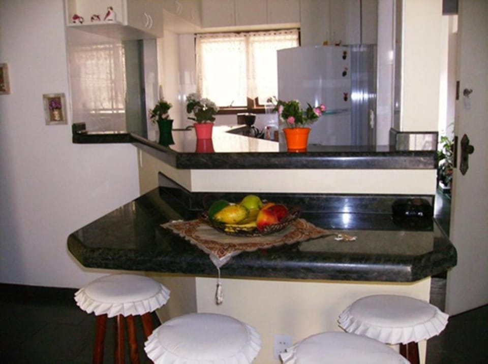 Confortável Apto.Com Piscina para 8 pessoas-Ubatuba-Enseada Apartment in State of São Paulo