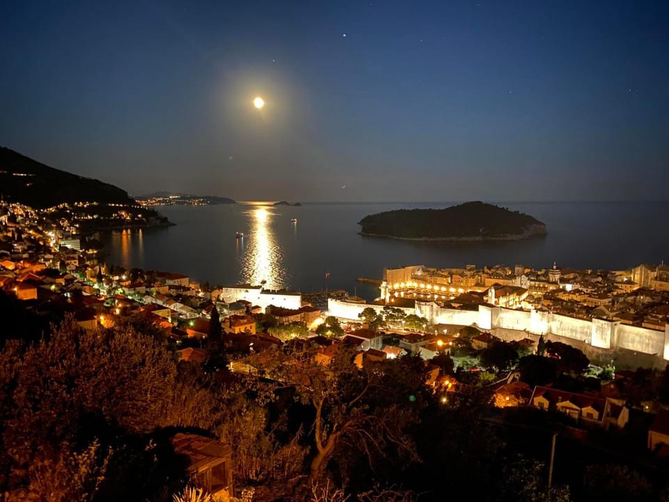 City view, Sea view