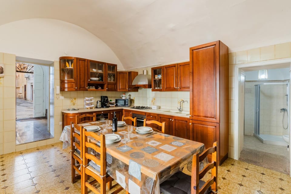 Property building, Kitchen or kitchenette, Living room