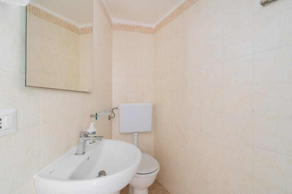 Bathroom, Living room