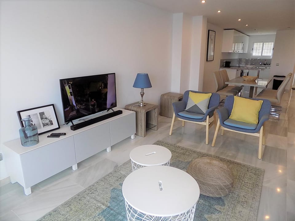 Communal lounge/ TV room, Living room