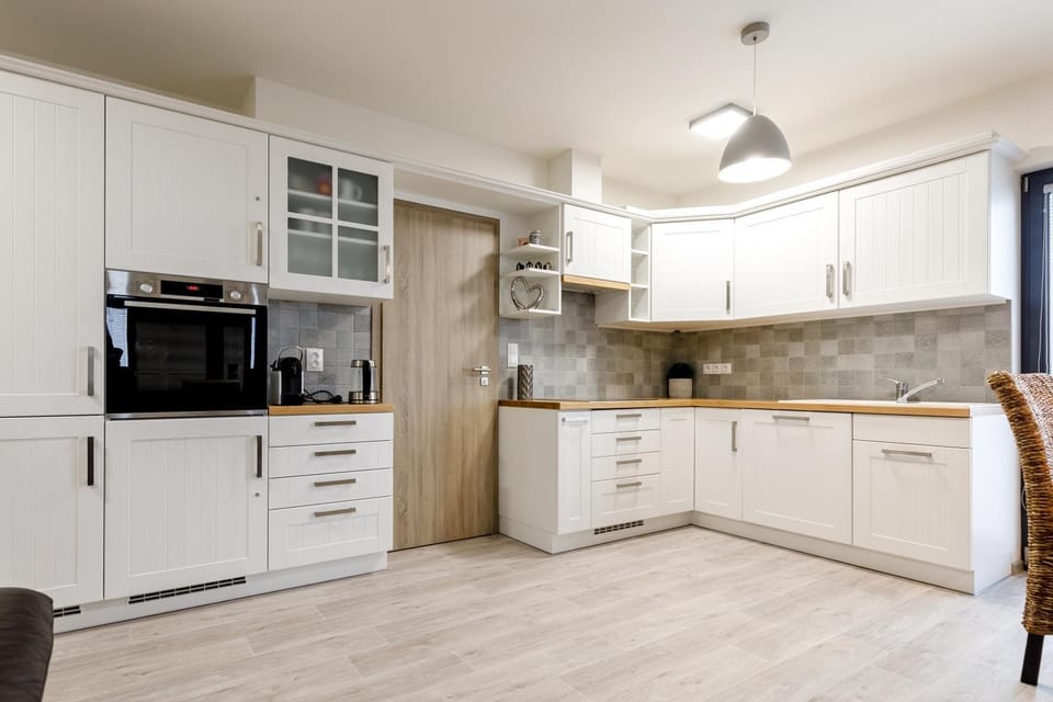 Kitchen or kitchenette, dishwasher, oven, stove