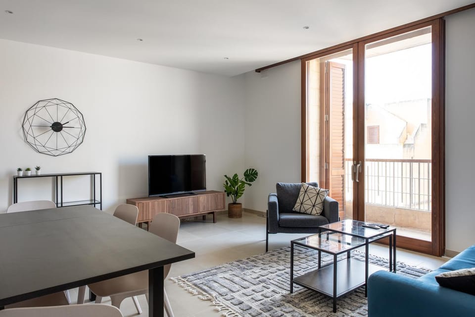 TV and multimedia, Balcony/Terrace, Living room, Seating area, Dining area