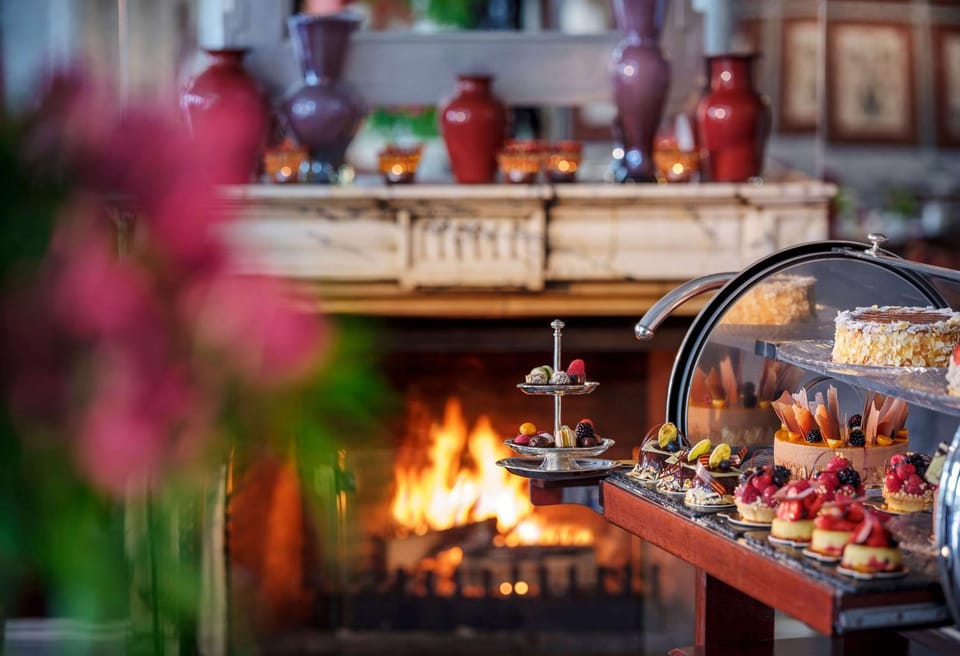 Restaurant/places to eat, Lounge or bar