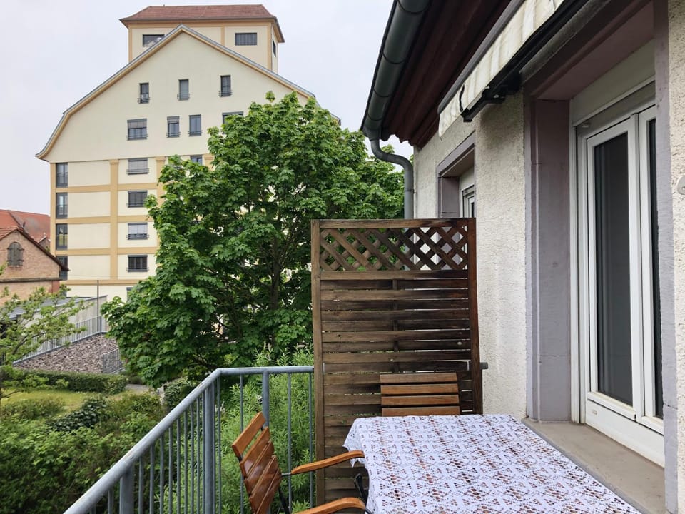 Property building, Nearby landmark, Neighbourhood, Balcony/Terrace, Balcony/Terrace