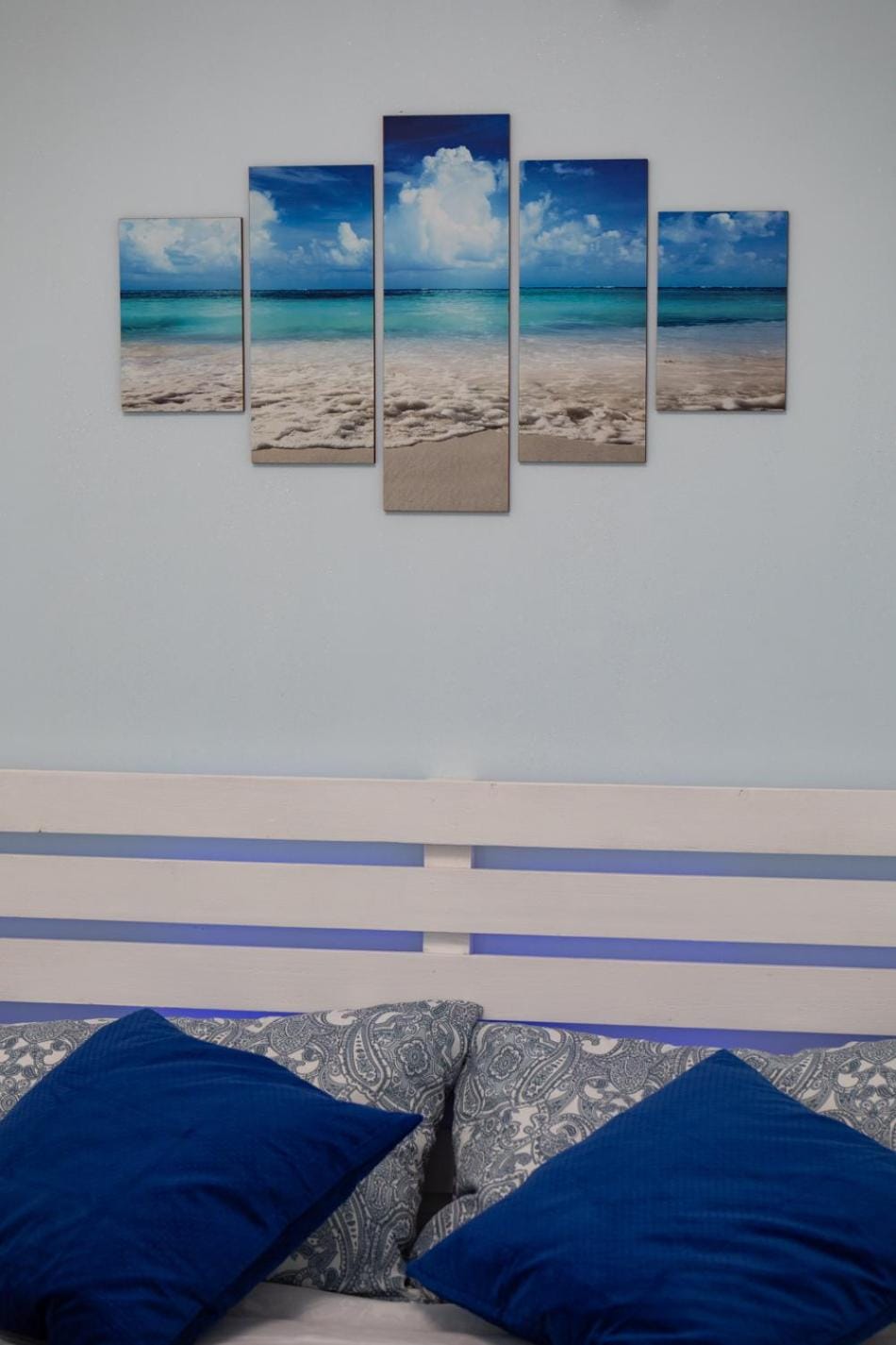 Bed, Decorative detail, Bedroom
